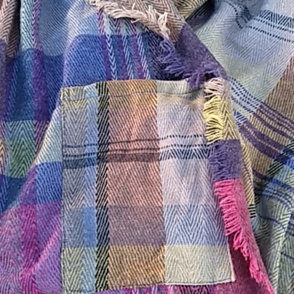 Bohemian fringe wrap with front pockets - Picture 7 of 8